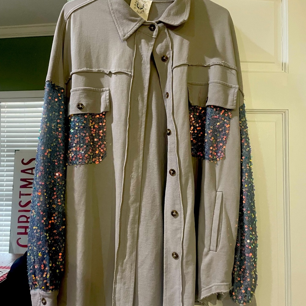 Woman’s Large Fantastic Fawn gray oversized shacket with sequins. Wore I time.